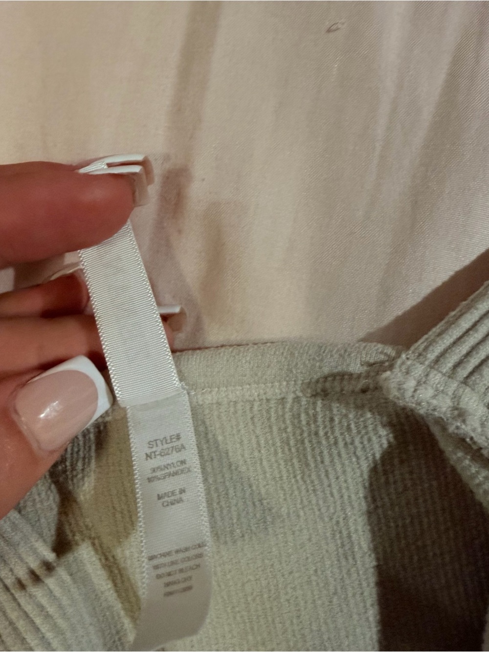 Off White Ribbed V-Neck Tank Top - Picture 4 of 5
